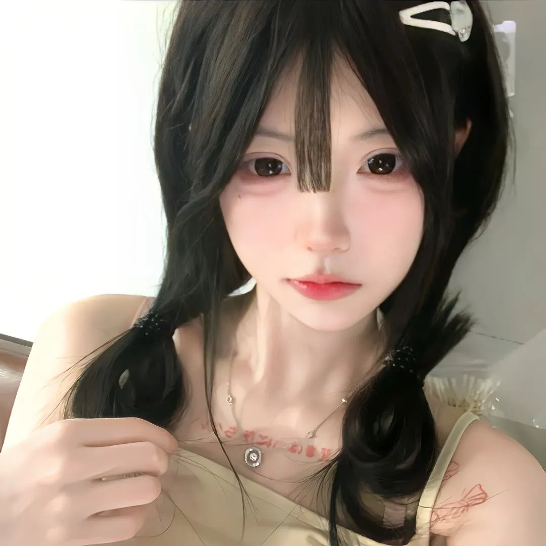 她房间里的云